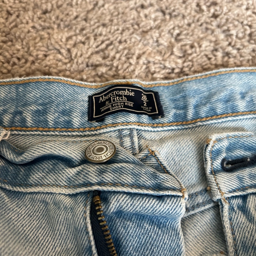 Abercrombie high rise shorts - Picture 2 of 4
